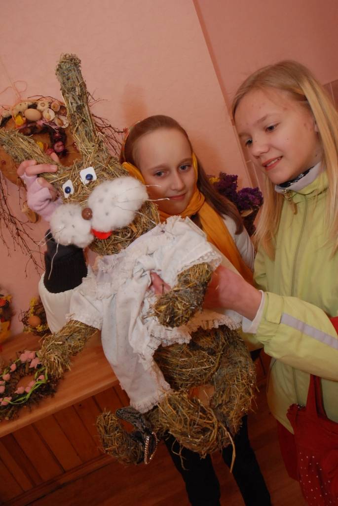 Šonedēļ Skolēnu interešu centrā Grobiņā var priecāties par lietišķās mākslas pulciņu un kursu dalībnieku veikumu, skaistajām lietiņām netrūkst arī pircēju. 

Izstādē var priecāties par visu lietišķās mākslas pulciņu un kursu dalībnieku...
Autors: Iluta Dreimane