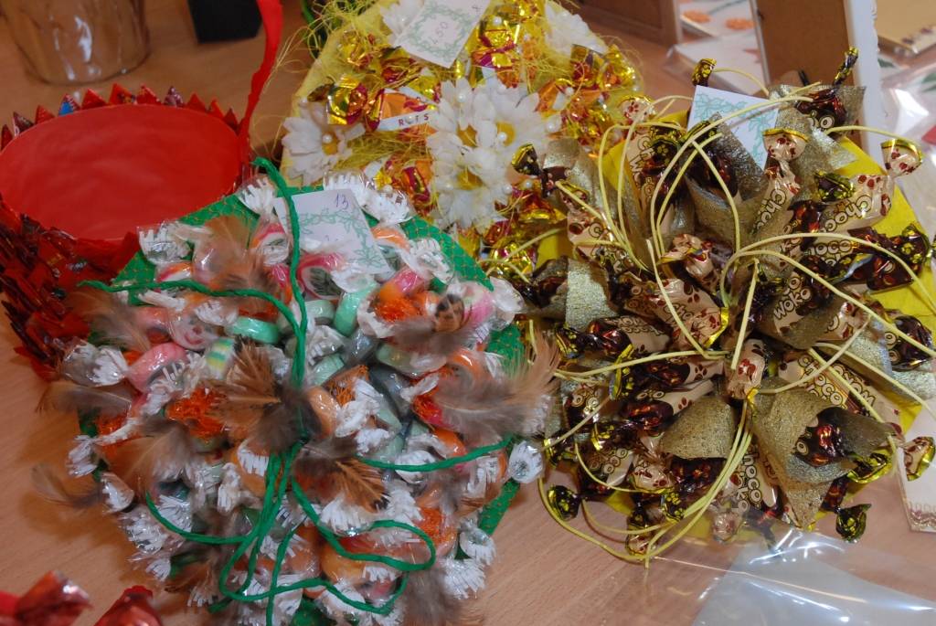 Šonedēļ Skolēnu interešu centrā Grobiņā var priecāties par lietišķās mākslas pulciņu un kursu dalībnieku veikumu, skaistajām lietiņām netrūkst arī pircēju. 

Izstādē var priecāties par visu lietišķās mākslas pulciņu un kursu dalībnieku...
Autors: Iluta Dreimane
