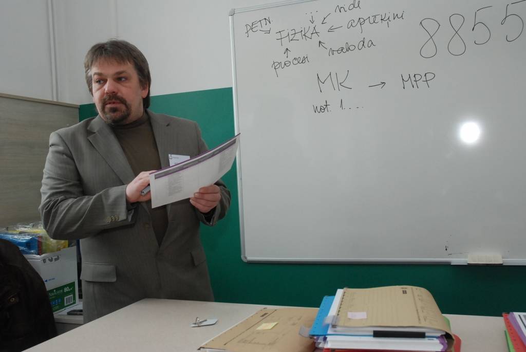 Līdz 2011. gada augustam Latvijā risināsies Eiropas Sociālā fonda projekta “Dabaszinātnes un matemātika” aktivitātes. Projekta gaitā skolotāji mācās pielāgot mācību metodes mūsdienu prasībām, pievēršot pastiprinātu uzmanību radošai...
Autors: Iluta Dreimane