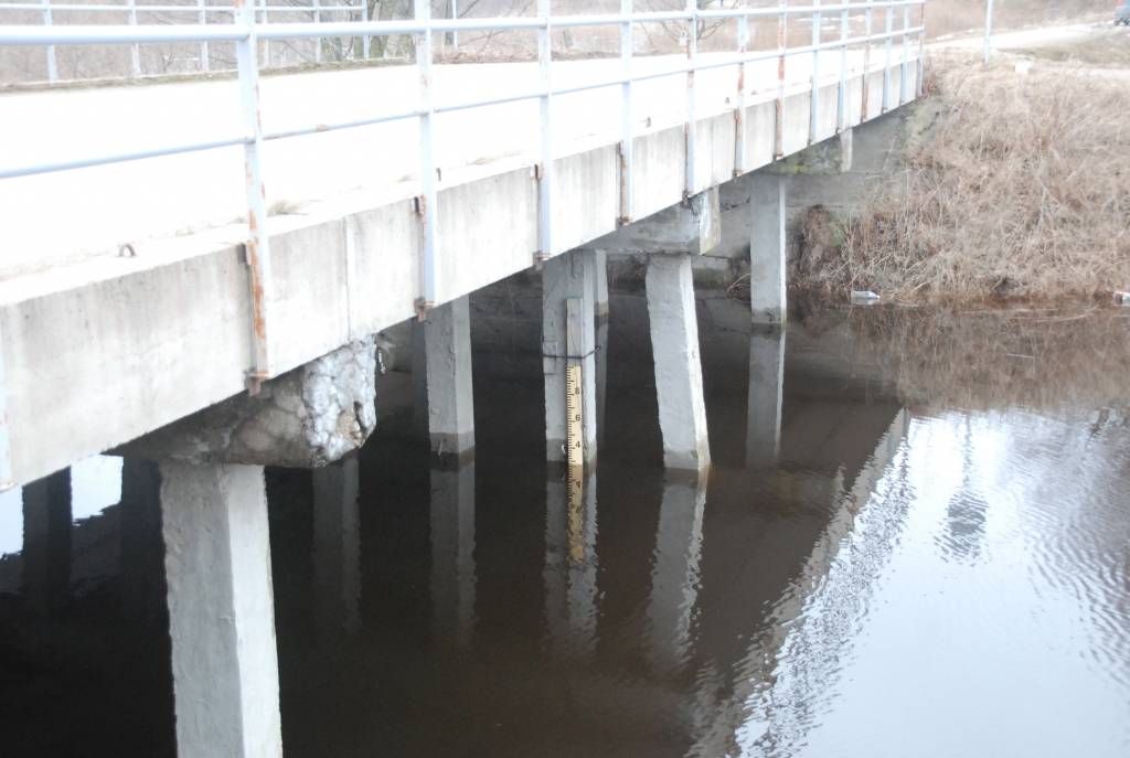 Vakar, 24. martā, kad vietējos apšalca ziņa, ka, iespējams, tiks spridzināts ledus Bārtas upē, situāciju brauca pētīt daudzi ziņkārīgie - atbraukuši bija gan no Liepājas, Rucavas, Grobiņas un citurienes. Šodien, 25. martā, tiek ziņots, ka...