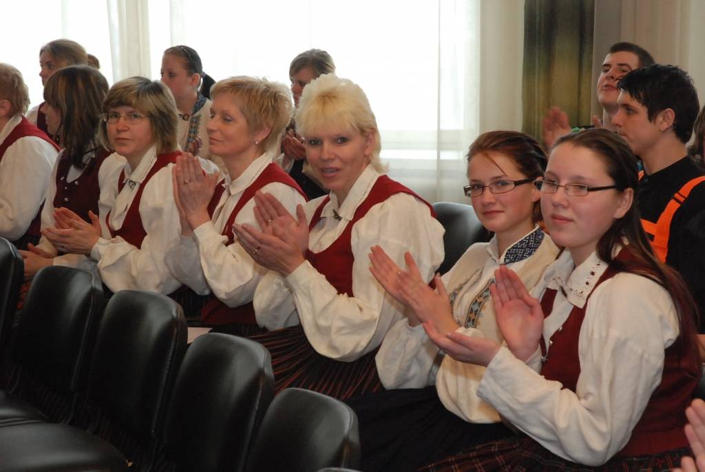 Liepājā “Amatnieku svētkos” jaunieši no Liepājas Būvamatniecības vidusskolas, Liepājas Tūrisma un tekstila skolas, Rīgas tehniskās universitātes (RTU) Liepājas filiāles profesionālās vidusskolas, kā arī Cīravas arodvidusskolas atraktīvi...
Autors: Iluta Dreimane