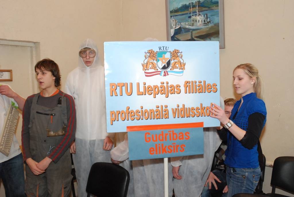 Liepājā “Amatnieku svētkos” jaunieši no Liepājas Būvamatniecības vidusskolas, Liepājas Tūrisma un tekstila skolas, Rīgas tehniskās universitātes (RTU) Liepājas filiāles profesionālās vidusskolas, kā arī Cīravas arodvidusskolas atraktīvi...
Autors: Iluta Dreimane