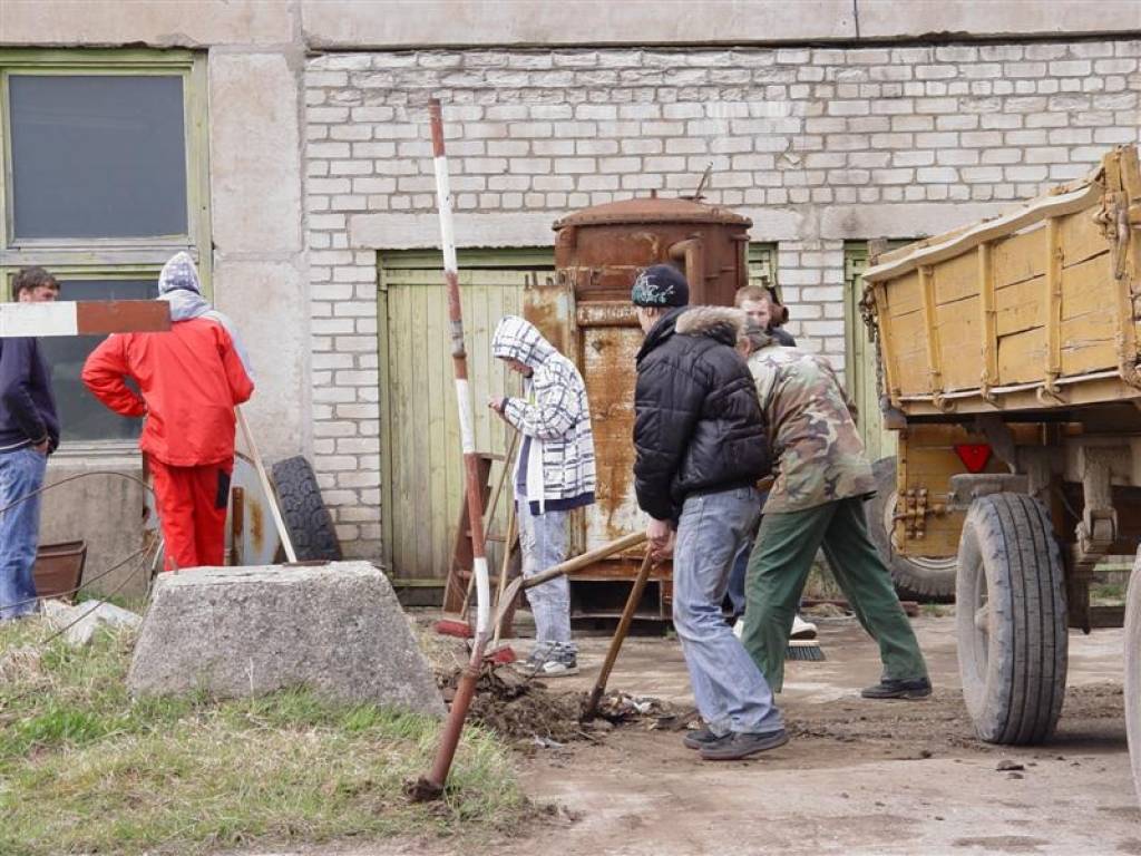 Cīravas arodvidusskolas jaunieši, atbalstot aktivitātes valstī, Lielajā talkā  piedalījās jau 22. aprīlī, kad 1.kursa automehāniķu grupas 29 jaunieši ar audzinātāju R. Figoriņu sakopa apkārtni ap skolas  mehāniskajām darbnīcām. Jaunieši...