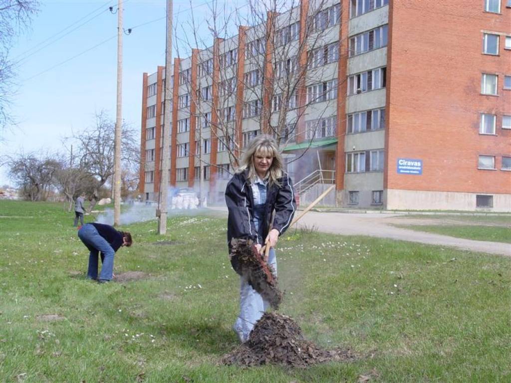 Cīravas arodvidusskolas jaunieši, atbalstot aktivitātes valstī, Lielajā talkā  piedalījās jau 22. aprīlī, kad 1.kursa automehāniķu grupas 29 jaunieši ar audzinātāju R. Figoriņu sakopa apkārtni ap skolas  mehāniskajām darbnīcām. Jaunieši...