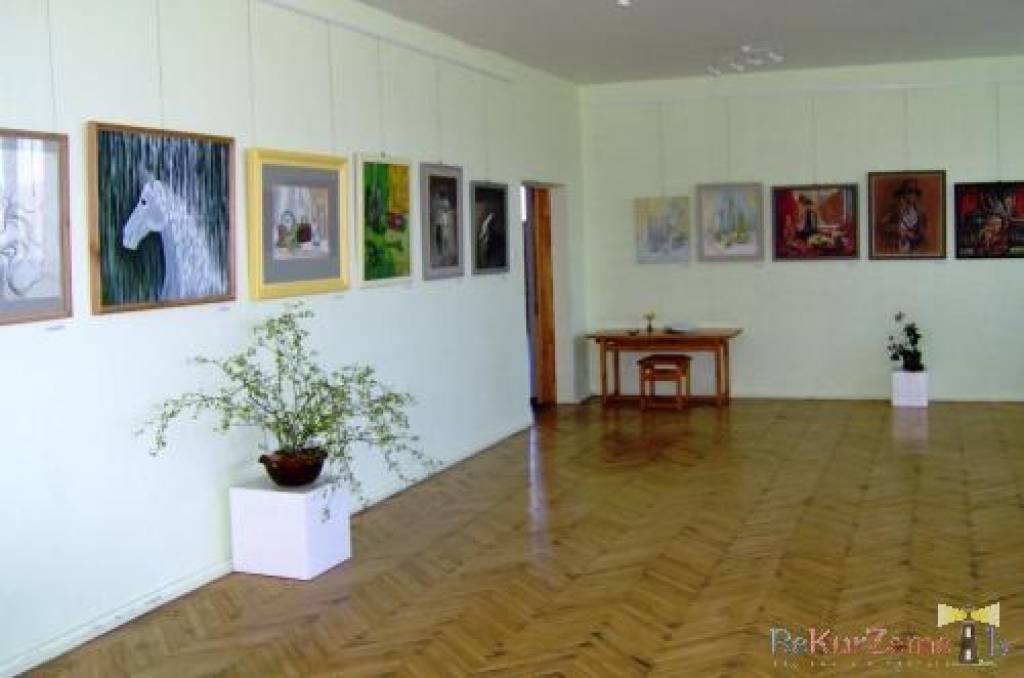 Līdz 10. maijam Cīravas pagasta pārvaldes izstāžu zālē var apskatīt Aizputes mākslas skolas pedagogu darbus.
Autors: ReKurZeme, portāls