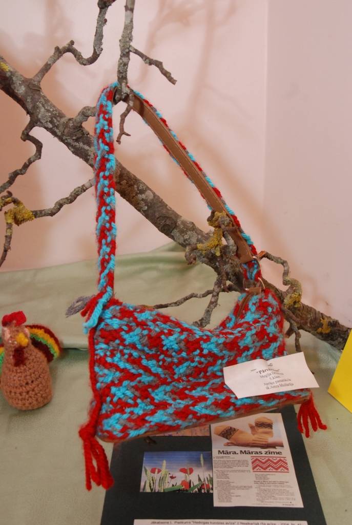 Vizuālās un lietišķās mākslas konkurss “Ritmu spēles” ir iespēja dažāda vecuma skolēniem kopā ar skolotājiem pētīt latviešu tautas ornamentus, krāsu, rakstu un līniju spēles. Tam cītīgi gatavojušies bijušā Liepājas rajona skolēni....
Autors: Iluta Dreimane