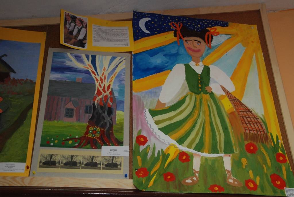 Vizuālās un lietišķās mākslas konkurss “Ritmu spēles” ir iespēja dažāda vecuma skolēniem kopā ar skolotājiem pētīt latviešu tautas ornamentus, krāsu, rakstu un līniju spēles. Tam cītīgi gatavojušies bijušā Liepājas rajona skolēni....
Autors: Iluta Dreimane
