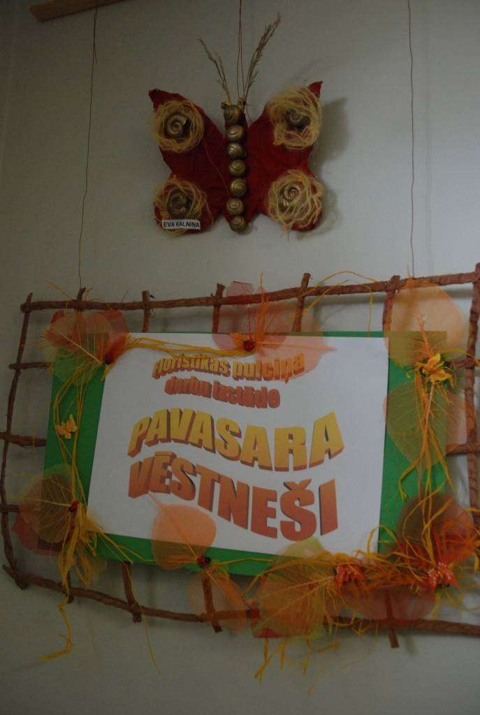 Līdz maijam Cīravas kultūras nama foajē apskatāma floristikas pulciņa darbu izstāde “Pavasara vēstneši”. Izstādē jaunie floristi skolotājas Dainuvītes Zagorskas vadībā veidojuši darbus no dažādiem materiāliem. Tauriņi un ziedi tapuši no...
Autors: Iluta Dreimane