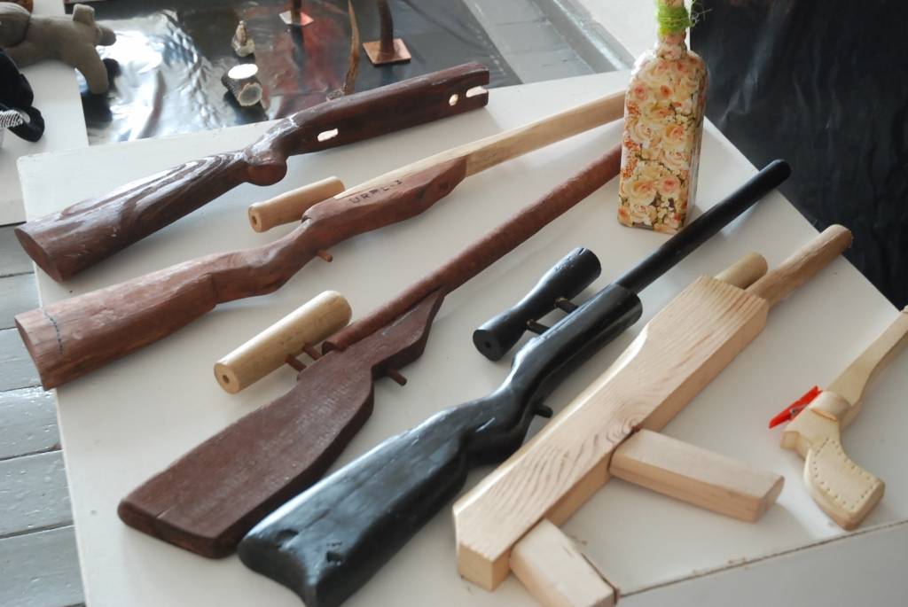 Aizputes novadpētniecības muzejā apskatāma novada Skolēnu jaunrades centra pulciņu dalībnieku darbu izstāde. Tajā redzamas jauniešu darinātās rotaslietas, kas tapušas skolotājas Zofijas Jaudzemes – Jaunzemes vadībā. Kokapstrādes, pūķu...
Autors: Iluta Dreimane