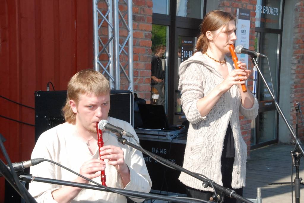 Šodien, 22. maijā, Liepājas pilsētas promenādē jau astoto reizi notiek gadskārtējais amatniecības gadatirgus "Līvas tirgus”, priecājot ar krāšņu programmu un lieliskiem laika apstākļiem.