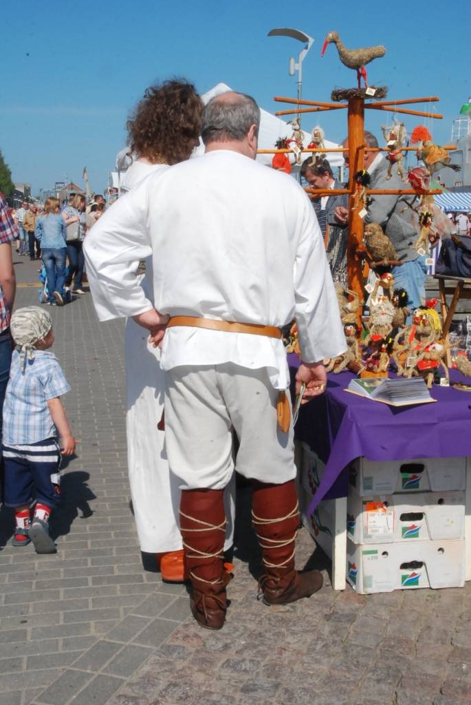 Šodien, 22. maijā, Liepājas pilsētas promenādē jau astoto reizi notiek gadskārtējais amatniecības gadatirgus "Līvas tirgus”, priecājot ar krāšņu programmu un lieliskiem laika apstākļiem.