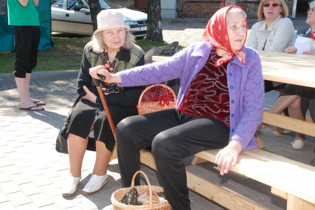 Šodien, 22. maijā, Liepājas pilsētas promenādē jau astoto reizi notiek gadskārtējais amatniecības gadatirgus "Līvas tirgus”, priecājot ar krāšņu programmu un lieliskiem laika apstākļiem.