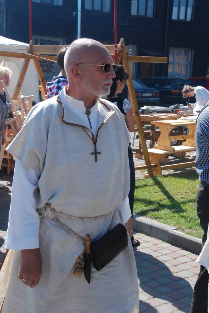 Šodien, 22. maijā, Liepājas pilsētas promenādē jau astoto reizi notiek gadskārtējais amatniecības gadatirgus "Līvas tirgus”, priecājot ar krāšņu programmu un lieliskiem laika apstākļiem.