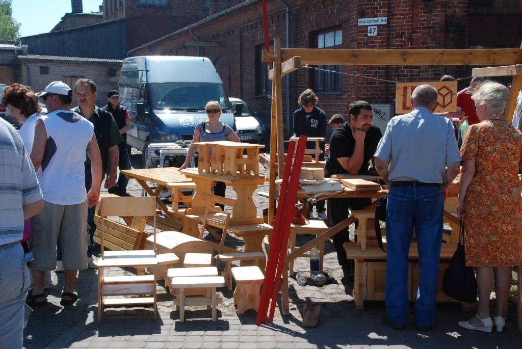 Šodien, 22. maijā, Liepājas pilsētas promenādē jau astoto reizi notiek gadskārtējais amatniecības gadatirgus "Līvas tirgus”, priecājot ar krāšņu programmu un lieliskiem laika apstākļiem.
