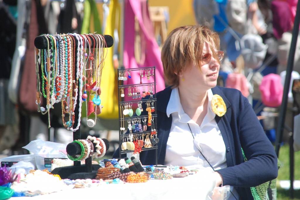 Šodien, 22. maijā, Liepājas pilsētas promenādē jau astoto reizi notiek gadskārtējais amatniecības gadatirgus "Līvas tirgus”, priecājot ar krāšņu programmu un lieliskiem laika apstākļiem.