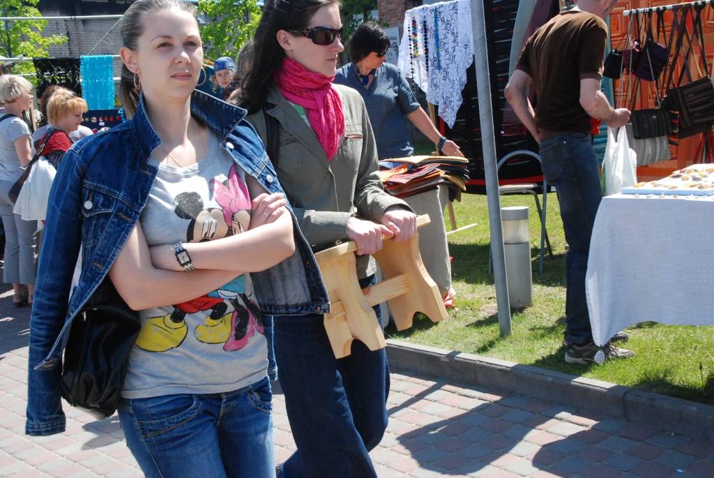 Šodien, 22. maijā, Liepājas pilsētas promenādē jau astoto reizi notiek gadskārtējais amatniecības gadatirgus "Līvas tirgus”, priecājot ar krāšņu programmu un lieliskiem laika apstākļiem.