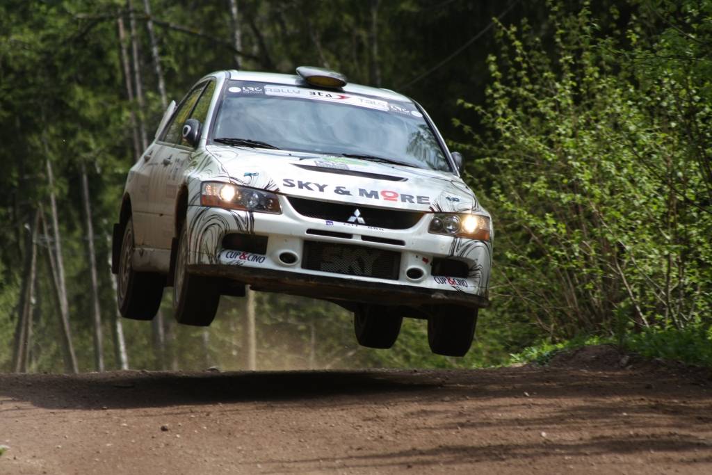 Bildes no Latvijas autorallija čempionāta trešā posma - rallija "BTA Rally Talsi 2010", kas 15. un 16. maijā notika Talsu apkārtnes ceļos.