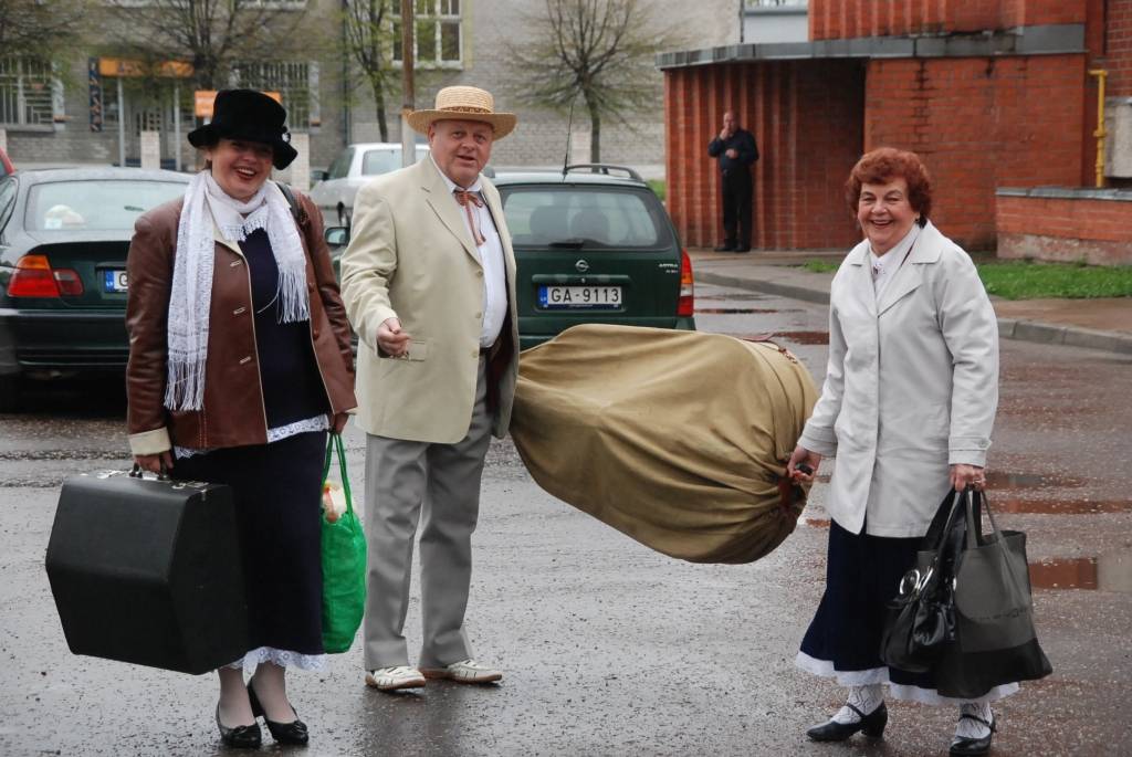 Liepājas muzeja dārzā Muzeju naktī pirmo reizi darbojās antīko un mākslas priekšmetu tirdziņš un “Europa City Amrita Hotel” restorāna “Oskars” ekoloģiskā virtuve, muzeja telpās un apkārtnē – senu un mūsdienīgu lietu izstādes, bija dažādas...