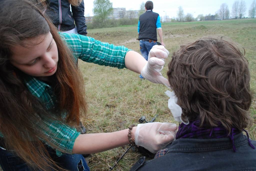 Piektdien, 14. maijā, no pulksten 11 pie 15. vidusskolas stāv neatliekamās medicīniskās palīdzības mašīna un ir liela rosība. Garāmbraucēji ir satraukušies, bet tam nav pamata - tur notiek Sarkanā Krusta Liepājas komitejas rīkotās pirmās...
Autors: Ilze Vainovska