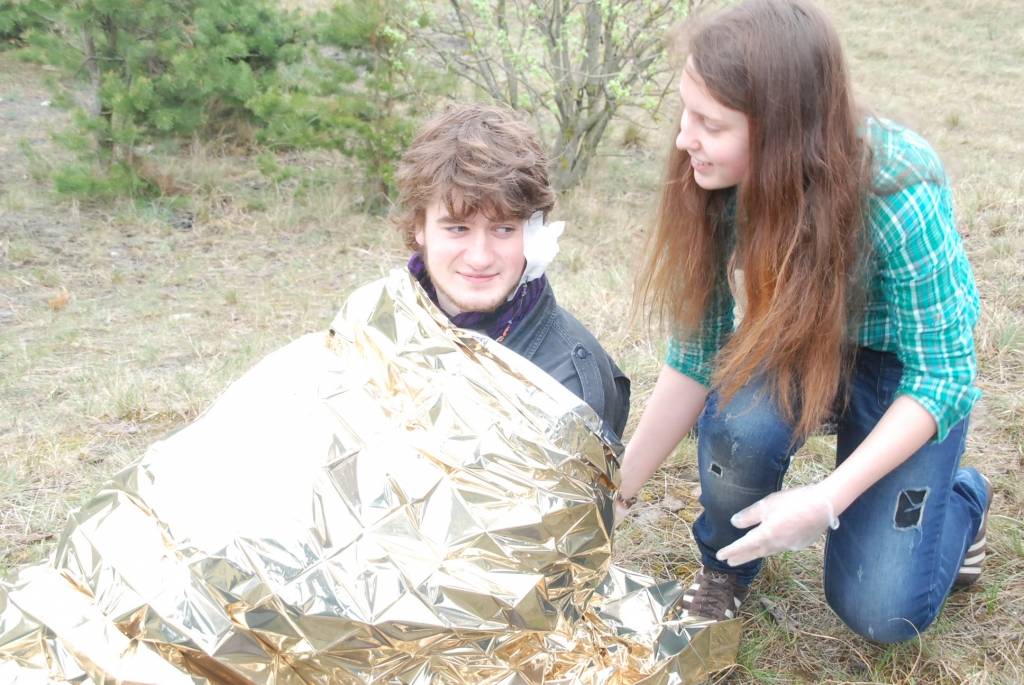 Piektdien, 14. maijā, no pulksten 11 pie 15. vidusskolas stāv neatliekamās medicīniskās palīdzības mašīna un ir liela rosība. Garāmbraucēji ir satraukušies, bet tam nav pamata - tur notiek Sarkanā Krusta Liepājas komitejas rīkotās pirmās...
Autors: Ilze Vainovska