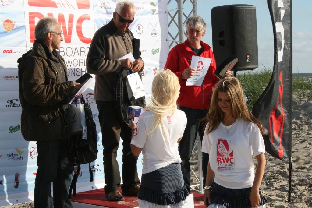 Ar labāko sportistu godināšanu 19. jūnija vakarā Liepājas pludmalē noslēdzās pasaules čempionāts vindsērfingā "Raceboard" klasē.
Autors: Uldis Dobelis