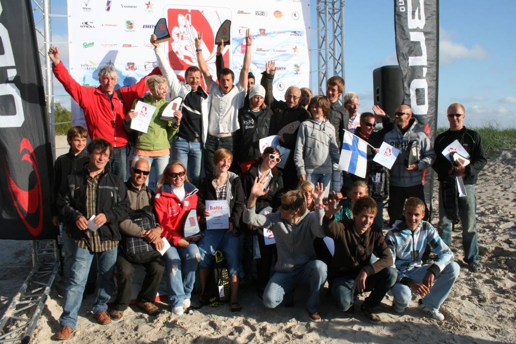 Ar labāko sportistu godināšanu 19. jūnija vakarā Liepājas pludmalē noslēdzās pasaules čempionāts vindsērfingā "Raceboard" klasē.
Autors: Uldis Dobelis