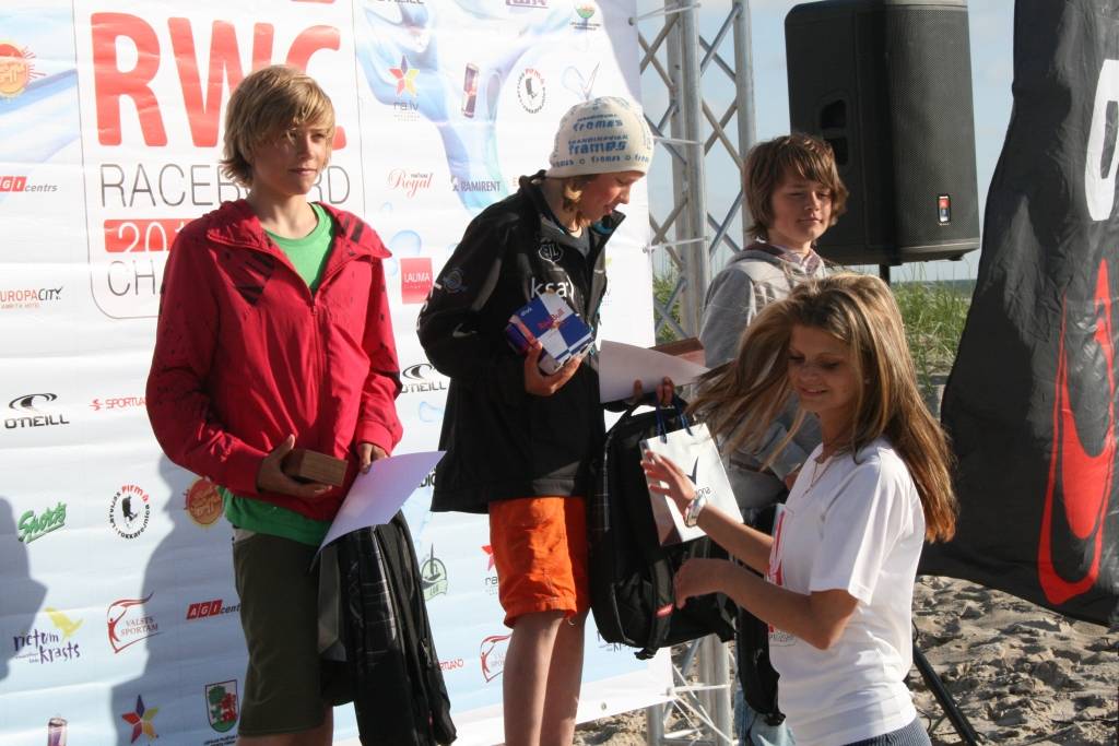 Ar labāko sportistu godināšanu 19. jūnija vakarā Liepājas pludmalē noslēdzās pasaules čempionāts vindsērfingā "Raceboard" klasē.
Autors: Uldis Dobelis