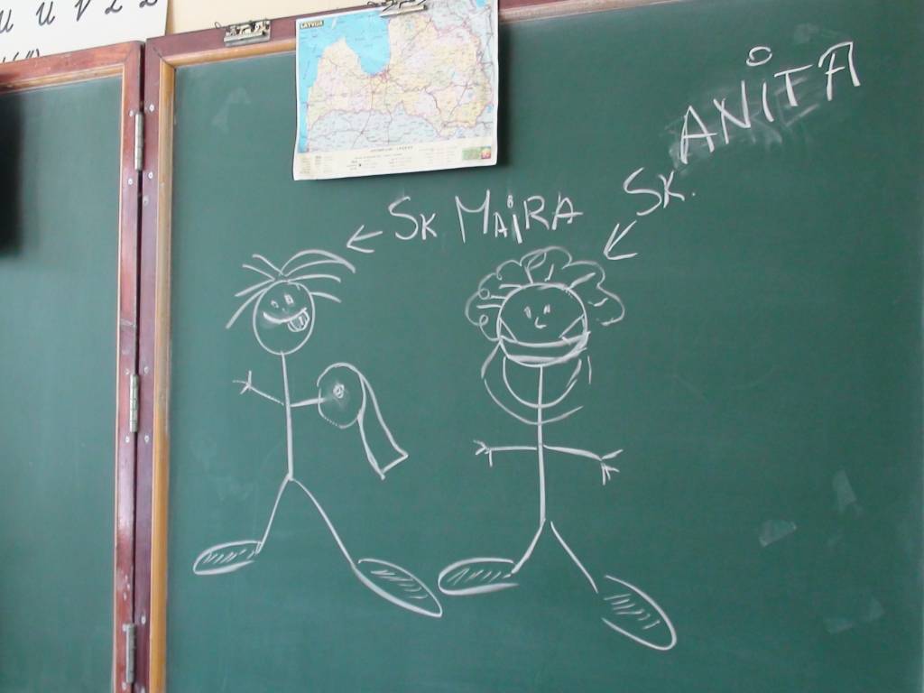 Saviļņojošie koncerti bija X Latvijas skolu jaunatnes dziesmu un deju svētku skatītājiem redzamā puse. Taču dalībnieki nedēļu vadīja smagos mēģinājumos. Tomēr viņi atrada laiku arī izklaidei un atpūtai. 
Autors: Iluta Dreimane