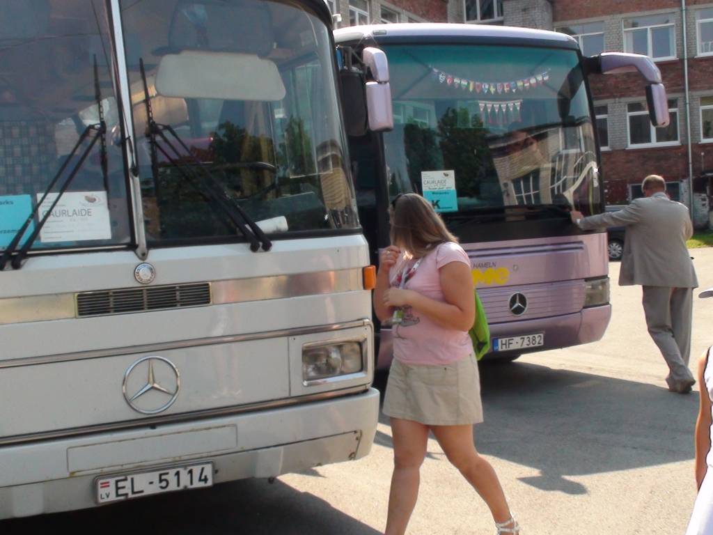 Saviļņojošie koncerti bija X Latvijas skolu jaunatnes dziesmu un deju svētku skatītājiem redzamā puse. Taču dalībnieki nedēļu vadīja smagos mēģinājumos. Tomēr viņi atrada laiku arī izklaidei un atpūtai. 
Autors: Iluta Dreimane