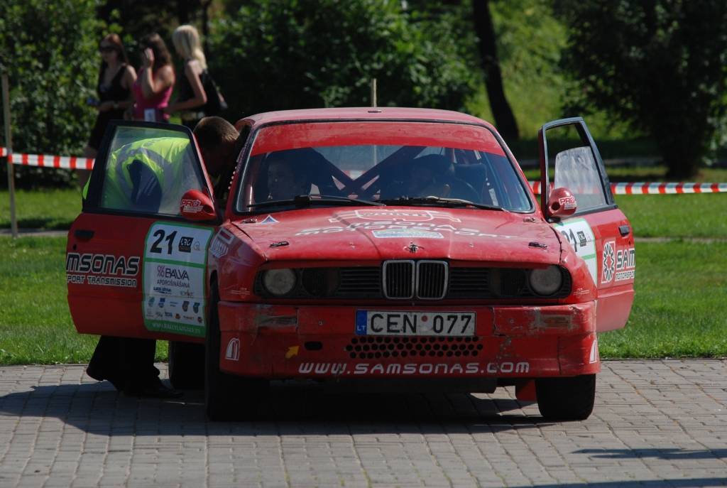 Izturīgākie rallisti svētdien, 11. jūlijā, Rēzeknes centrā tika pie intervijām Latvijas autorallija čempionāta piektajā posmā - rallijā "Latgale 2010".
Autors: Uldis Dobelis