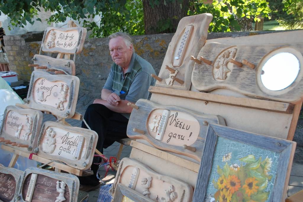 Šodien, 10. jūlijā, Durbē notiek svētki "Durbes kaujai - 750". Jau no paša rīta darbojas amatnieku tirgus, uzstājas Latvijas un Lietuvas folkloras ansambļi, deju kolektīvi. Pēcpusdienā svētku programmā būs sadaļas "Dižās cīņas atbalsis",...