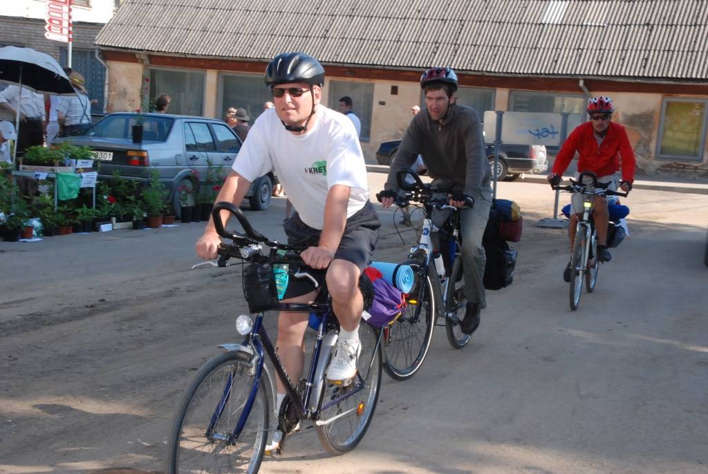 Šodien, 10. jūlijā, Durbē notiek svētki "Durbes kaujai - 750". Jau no paša rīta darbojas amatnieku tirgus, uzstājas Latvijas un Lietuvas folkloras ansambļi, deju kolektīvi. Pēcpusdienā svētku programmā būs sadaļas "Dižās cīņas atbalsis",...