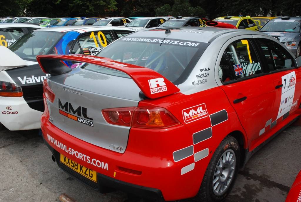 Rallijs "Kurzeme 2010" sākās ar dalībnieku automašīnu tehnisko pārbaudi Rožu laukumā Liepājā. Tā bija publiski pieejama Ātruma festivāla apmeklētājiem.
Autors: Uldis Dobelis