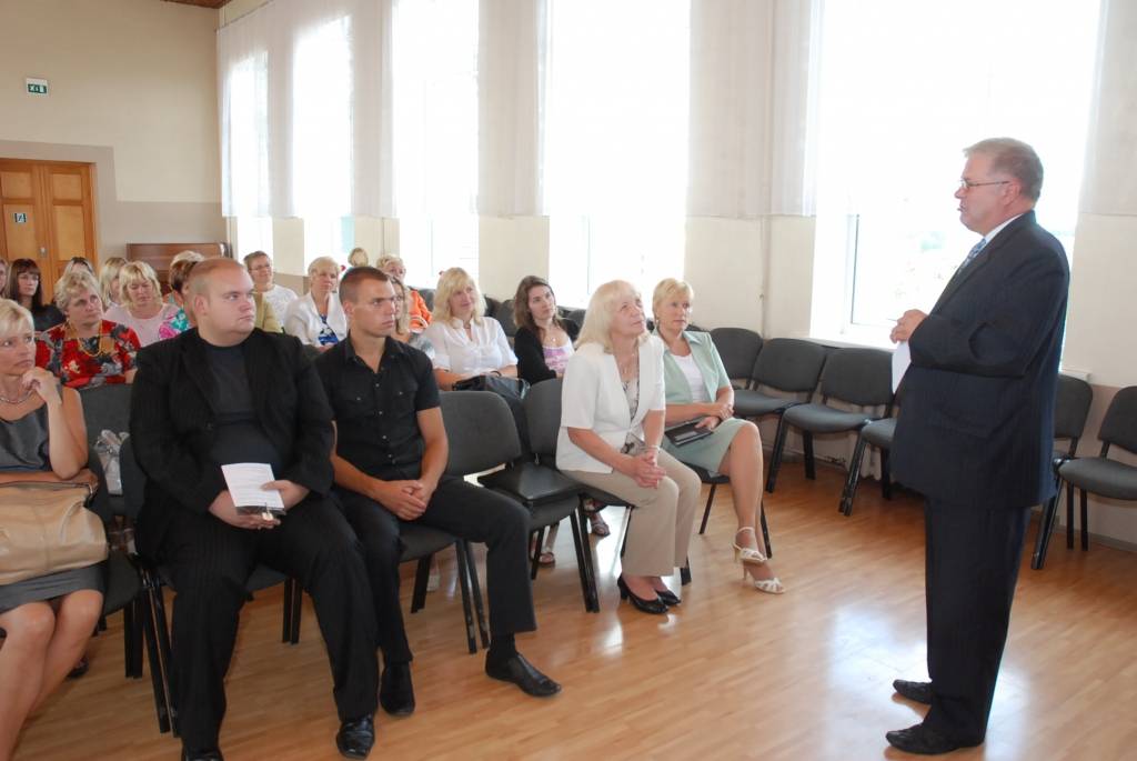 Ar atvērto durvju dienu 54 Latvijas skolās noslēgusies dabaszinātņu un matemātikas nedēļa “Domā citādāk! Eksaktāk!”. Starp desmit Kurzemes skolām, kas savas durvis vēra ikvienam interesentam, bija arī Grobiņas ģimnāzija, Liepājas Valsts 1....
Autors: Iluta Dreimane