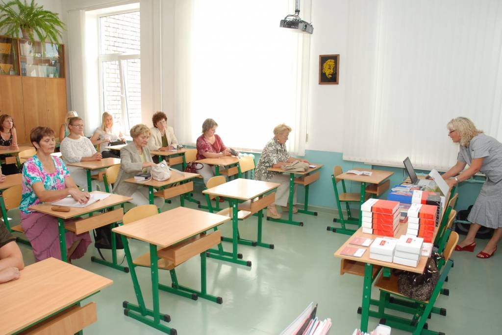 Ar atvērto durvju dienu 54 Latvijas skolās noslēgusies dabaszinātņu un matemātikas nedēļa “Domā citādāk! Eksaktāk!”. Starp desmit Kurzemes skolām, kas savas durvis vēra ikvienam interesentam, bija arī Grobiņas ģimnāzija, Liepājas Valsts 1....
Autors: Iluta Dreimane