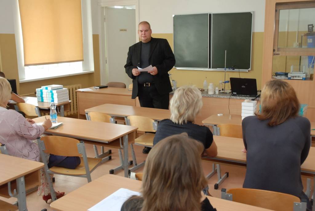 Ar atvērto durvju dienu 54 Latvijas skolās noslēgusies dabaszinātņu un matemātikas nedēļa “Domā citādāk! Eksaktāk!”. Starp desmit Kurzemes skolām, kas savas durvis vēra ikvienam interesentam, bija arī Grobiņas ģimnāzija, Liepājas Valsts 1....
Autors: Iluta Dreimane