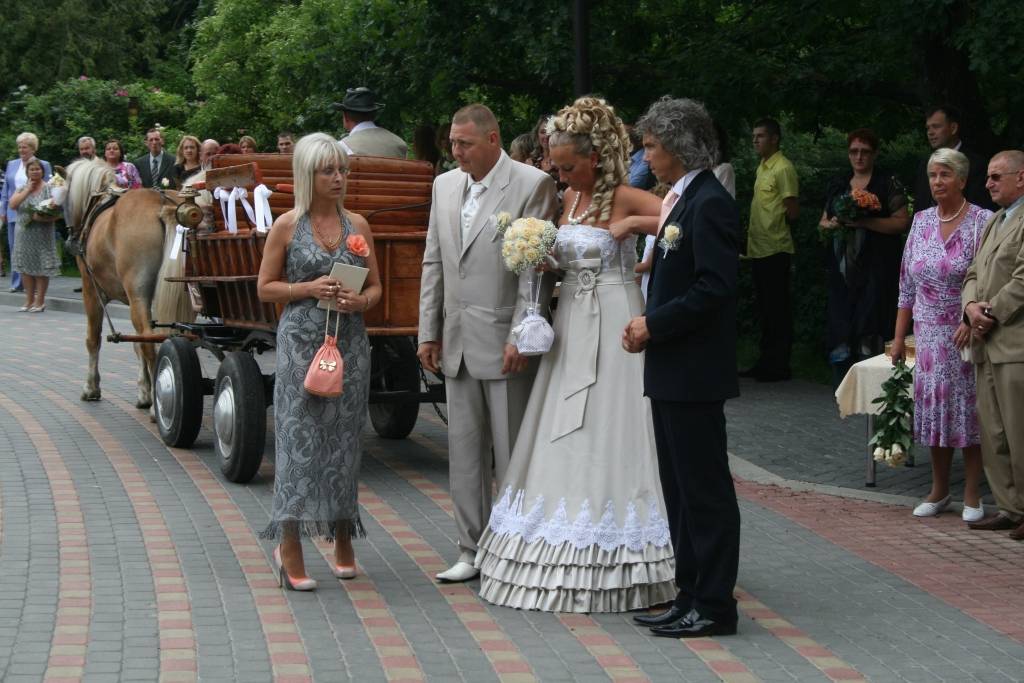 Šodien, 20. augustā, Liepājā uz Gulbīšu dīķa saliņas svinīgā kāzu cermonija notika frizētavas "Inese Lukss" īpašniecei Inesei Polovjanovai un viņas dzīvesdraugam Dainim.
Autors: Uldis Dobelis