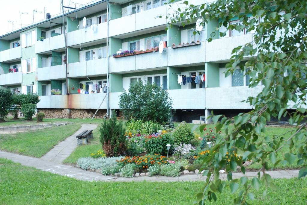 Šonedēļ septiņu cilvēku komisija apmeklē teju vai visas Rucavas novada kapsētas, lai novērtētu, kura no tām saposta glītāk. Apskatīs arī daudzdzīvokļu mājas, kuru iedzīvotāji sadūšojušies pieteikties konkursam “Sakoptākais īpašums Rucavas...