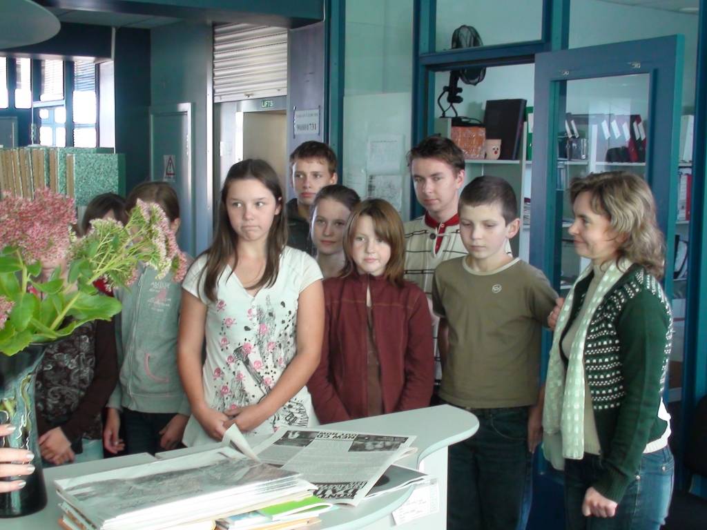 Šodien, 29. septembrī, laikraksta "Kursas Laiks" redakcijā viesojas Māteru Jura Kazdangas pamatskolas skolēni.
Autors: Uldis Dobelis