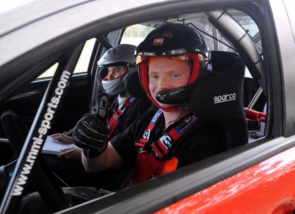 Rallisti aizvadījuši treniņus pirms nedēļas nogalē gaidāmā Latvijas autorallija čempionāta pēdējā posma - rallija "Latvija 2010". Sacensību pirmā diena sestdien notiks Jūrmalā, bet svētdien rallisti sacentīsies Kuldīgas apkaimes ceļos.
Autors: Uldis Dobelis