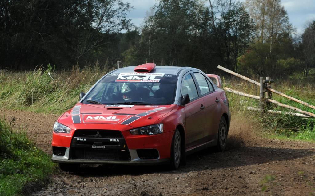 Rallisti aizvadījuši treniņus pirms nedēļas nogalē gaidāmā Latvijas autorallija čempionāta pēdējā posma - rallija "Latvija 2010". Sacensību pirmā diena sestdien notiks Jūrmalā, bet svētdien rallisti sacentīsies Kuldīgas apkaimes ceļos.
Autors: Uldis Dobelis