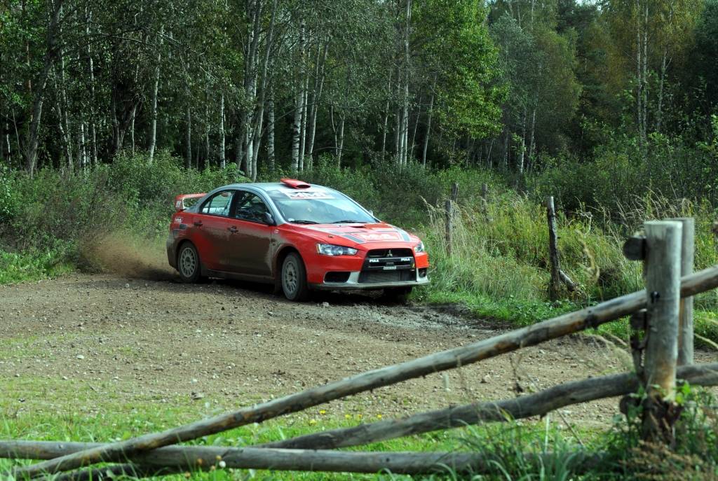 Rallisti aizvadījuši treniņus pirms nedēļas nogalē gaidāmā Latvijas autorallija čempionāta pēdējā posma - rallija "Latvija 2010". Sacensību pirmā diena sestdien notiks Jūrmalā, bet svētdien rallisti sacentīsies Kuldīgas apkaimes ceļos.
Autors: Uldis Dobelis