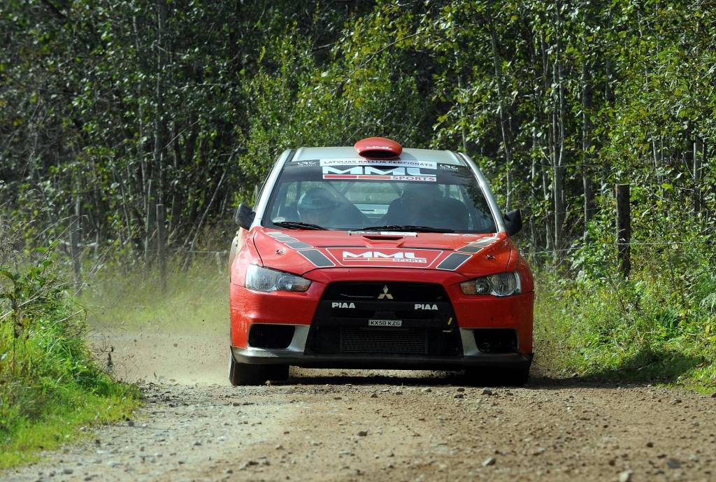 Rallisti aizvadījuši treniņus pirms nedēļas nogalē gaidāmā Latvijas autorallija čempionāta pēdējā posma - rallija "Latvija 2010". Sacensību pirmā diena sestdien notiks Jūrmalā, bet svētdien rallisti sacentīsies Kuldīgas apkaimes ceļos.
Autors: Uldis Dobelis