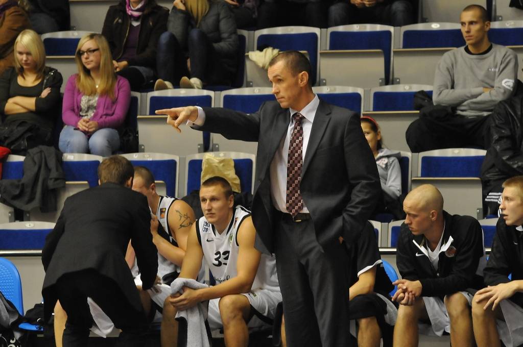 "Liepājas lauvu" basketbolisti 20. oktobrī Liepājas Olimpiskajā centrā Latvijas Basketbola līgas pirmās divīzijas spēlē ar 92:90 uzvarēja "Baronu".
Autors: Uldis Dobelis