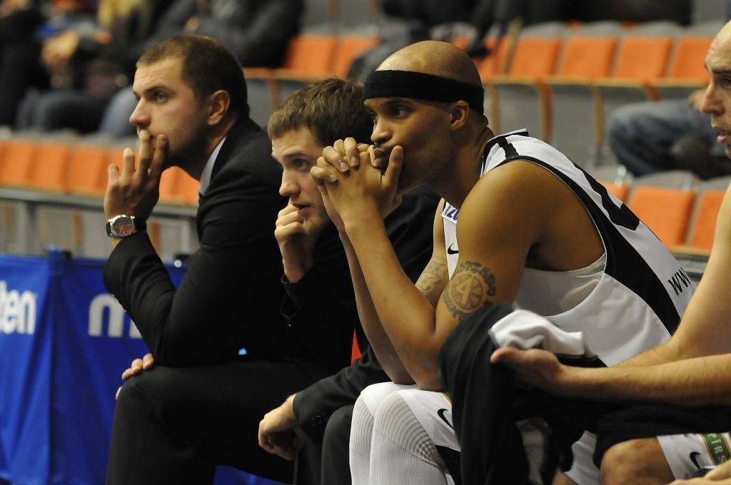 "Liepājas lauvu" basketbolisti 20. oktobrī Liepājas Olimpiskajā centrā Latvijas Basketbola līgas pirmās divīzijas spēlē ar 92:90 uzvarēja "Baronu".
Autors: Uldis Dobelis
