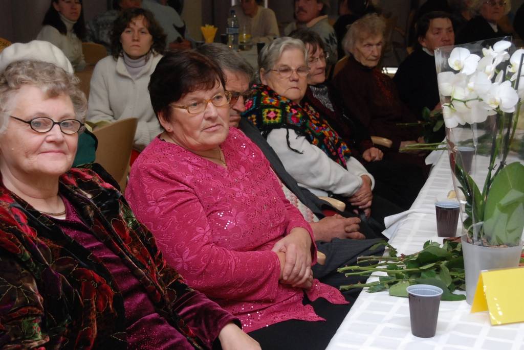 Piektdien ar sirsnīgu gadskārtēju pasākumu, ko papildināja Emiļa Melngaiļa Mūzikas vidusskolas zvanu ansambļa priekšnesums, Baltā spieķa dienu svinēja Liepājas Neredzīgo biedrība. Liepājas Olimpiskā centra Tango zālē bija ieradušies...
Autors: Ilze Vainovska