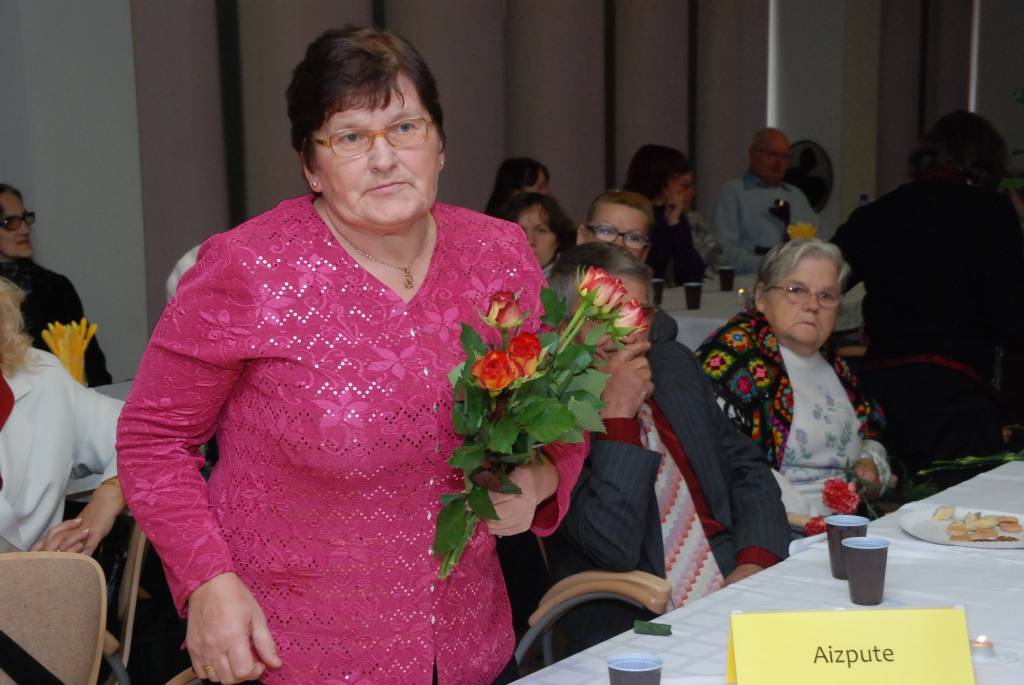 Piektdien ar sirsnīgu gadskārtēju pasākumu, ko papildināja Emiļa Melngaiļa Mūzikas vidusskolas zvanu ansambļa priekšnesums, Baltā spieķa dienu svinēja Liepājas Neredzīgo biedrība. Liepājas Olimpiskā centra Tango zālē bija ieradušies...
Autors: Ilze Vainovska
