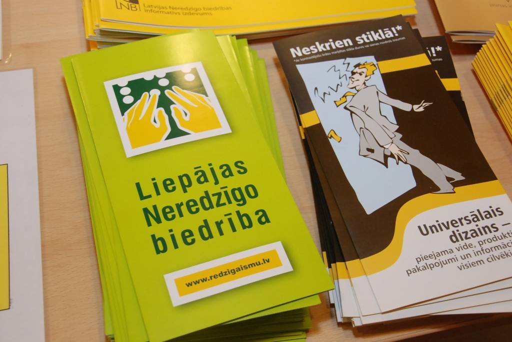 Piektdien ar sirsnīgu gadskārtēju pasākumu, ko papildināja Emiļa Melngaiļa Mūzikas vidusskolas zvanu ansambļa priekšnesums, Baltā spieķa dienu svinēja Liepājas Neredzīgo biedrība. Liepājas Olimpiskā centra Tango zālē bija ieradušies...
Autors: Ilze Vainovska