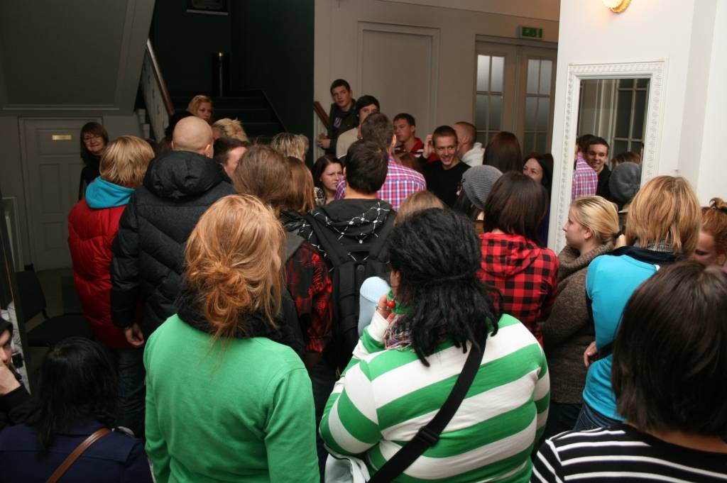 Šodien, 13. oktobrī, pirmo reizi Asinsdonoru diena tiek rīkota Liepājas teātrī, Teātra ielā 4. Valsts asinsdonoru centra (VADC) izbraukuma brigāde darbu sāka pulksten 10 un plāno turpināt līdz pulksten 13.30. 
Donoru dienu teātrī...
Autors: Ilze Vainovska