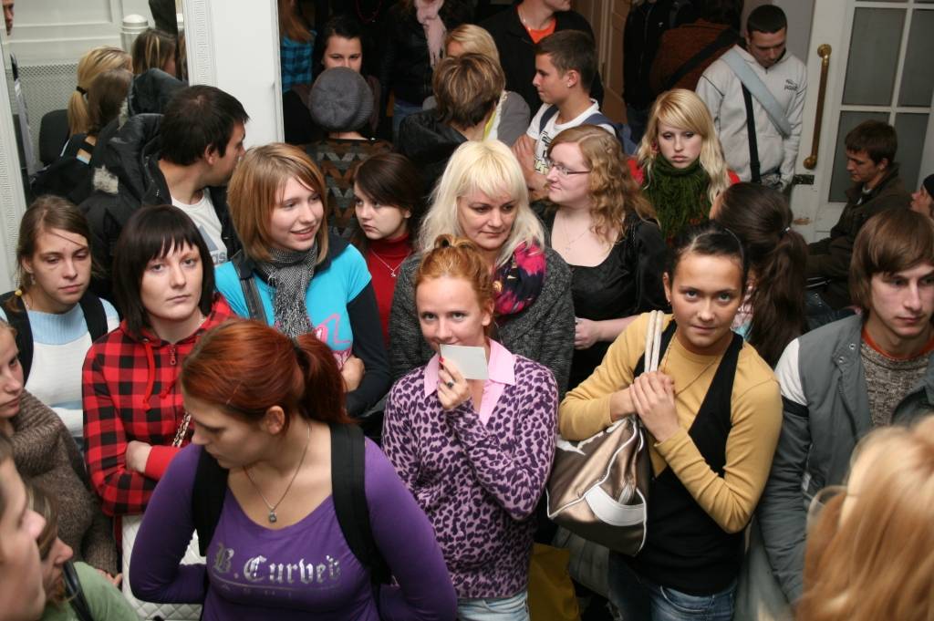 Šodien, 13. oktobrī, pirmo reizi Asinsdonoru diena tiek rīkota Liepājas teātrī, Teātra ielā 4. Valsts asinsdonoru centra (VADC) izbraukuma brigāde darbu sāka pulksten 10 un plāno turpināt līdz pulksten 13.30. 
Donoru dienu teātrī...
Autors: Ilze Vainovska